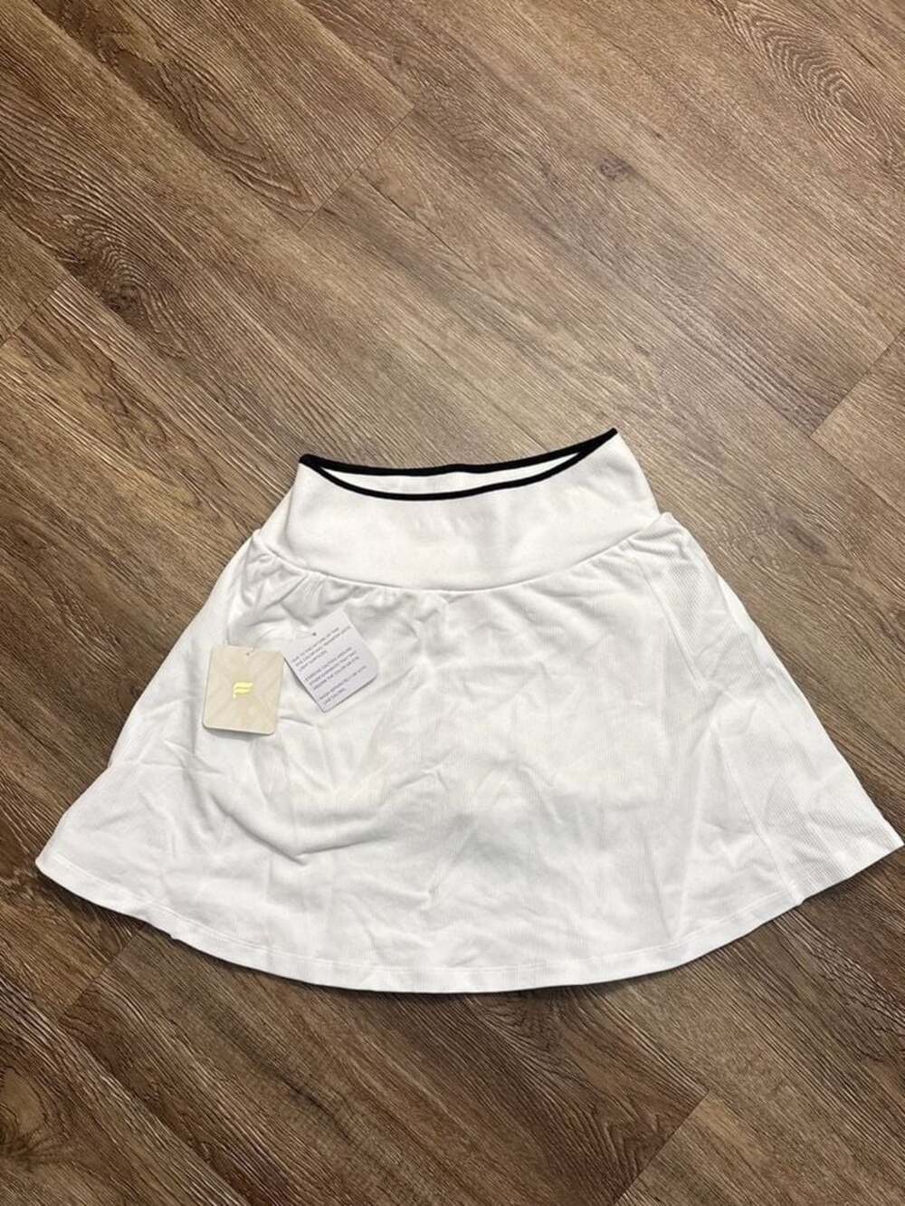 Fabletics Seamless Flounce Skirt in Classic White/Black